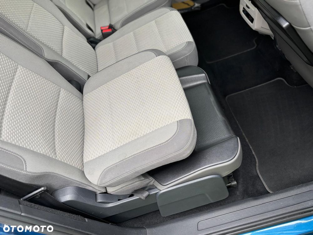 Volkswagen Touran - 22