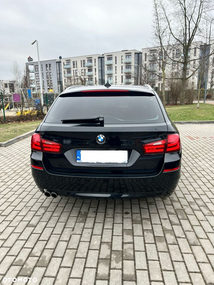 BMW Seria 5 525d xDrive - 10