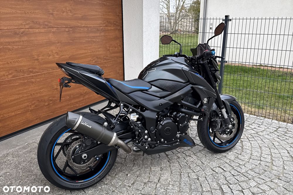 Suzuki GSX - 3