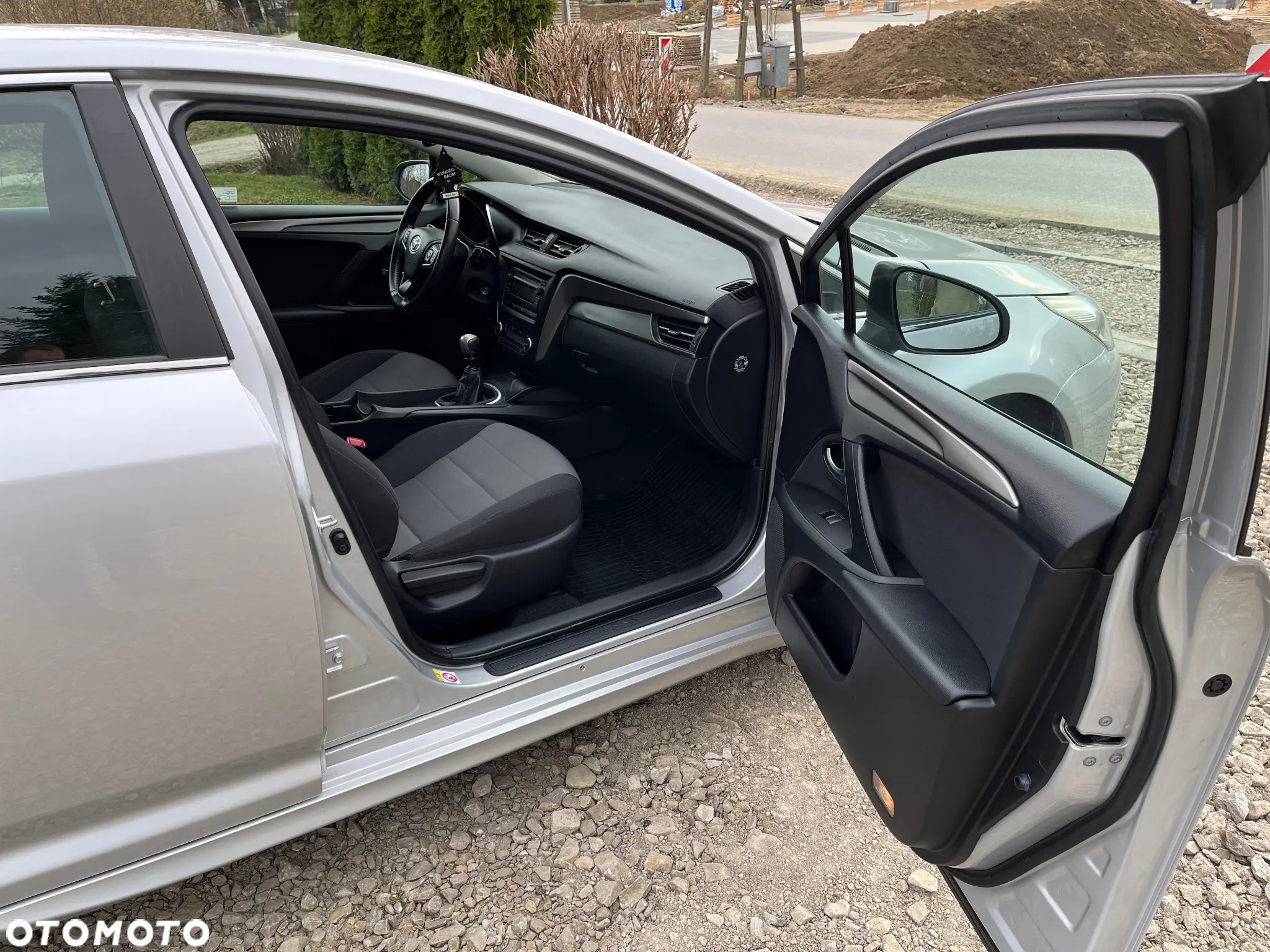 Toyota Avensis 1.8 Active - 15