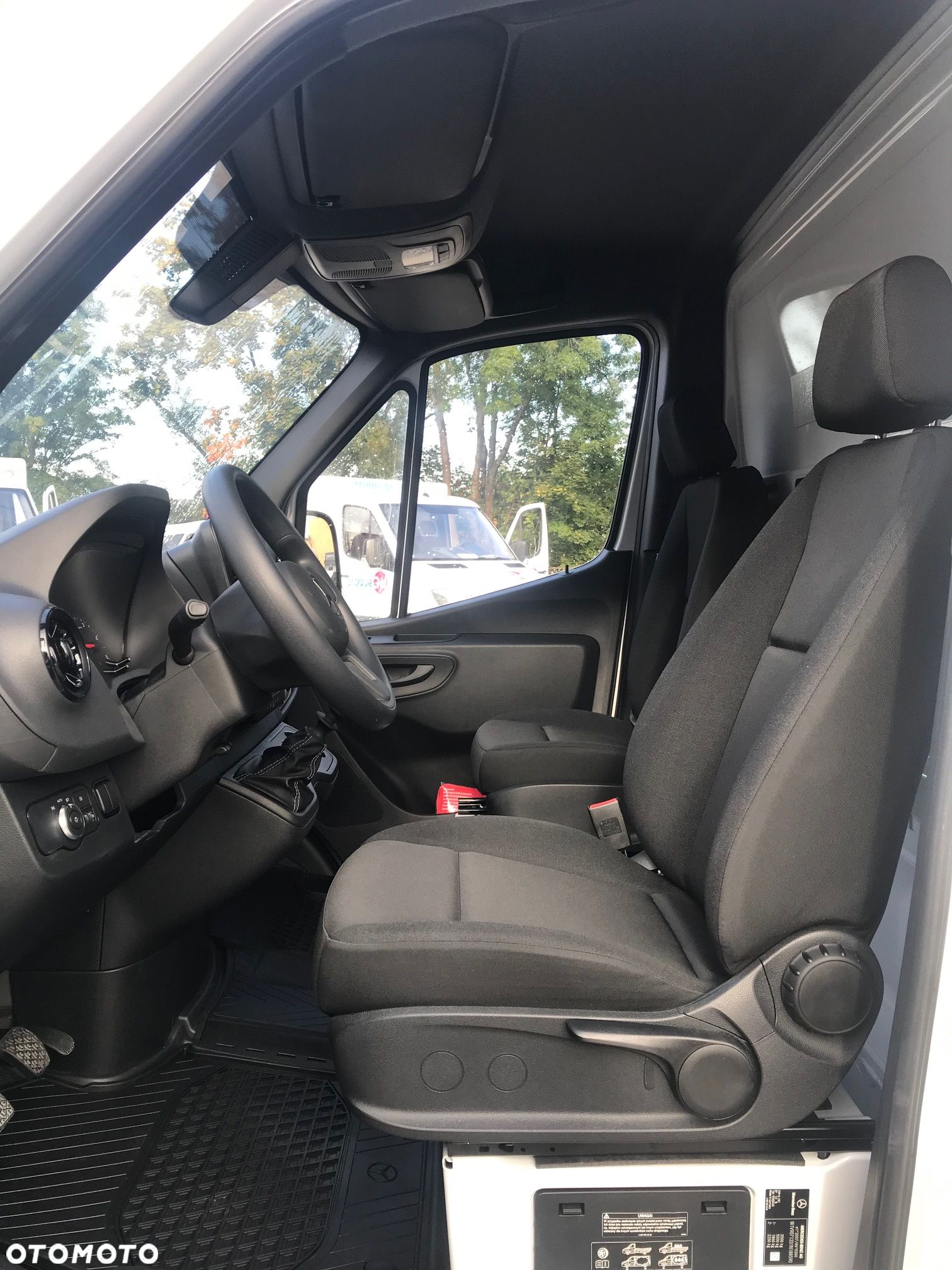 Mercedes-Benz Sprinter - 13