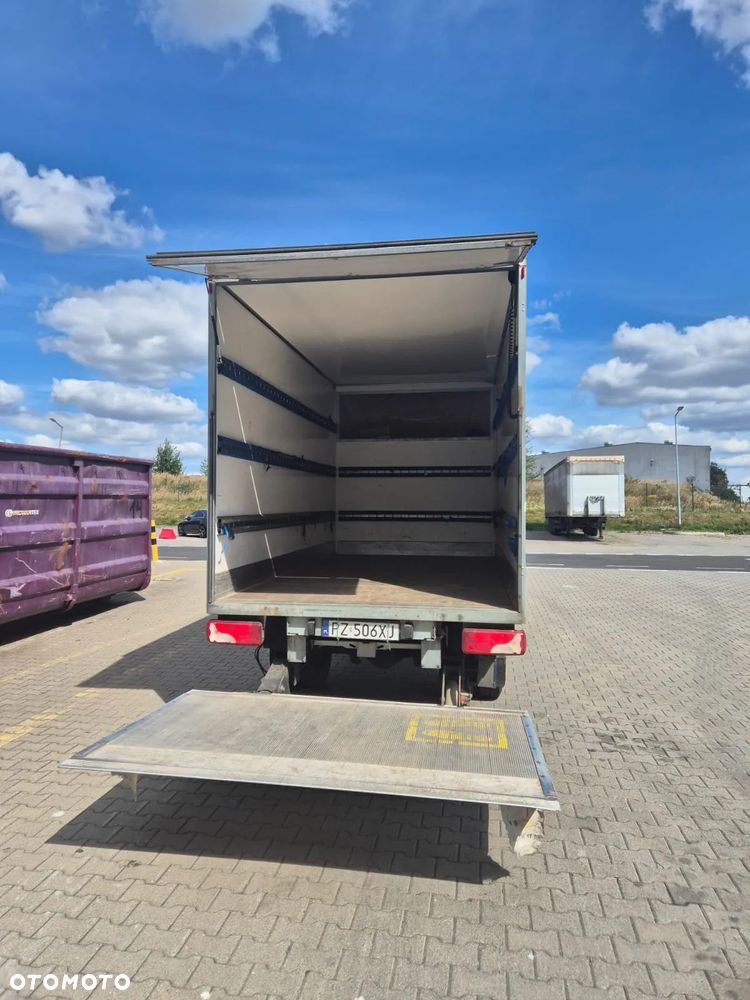 Mercedes-Benz Sprinter - 11