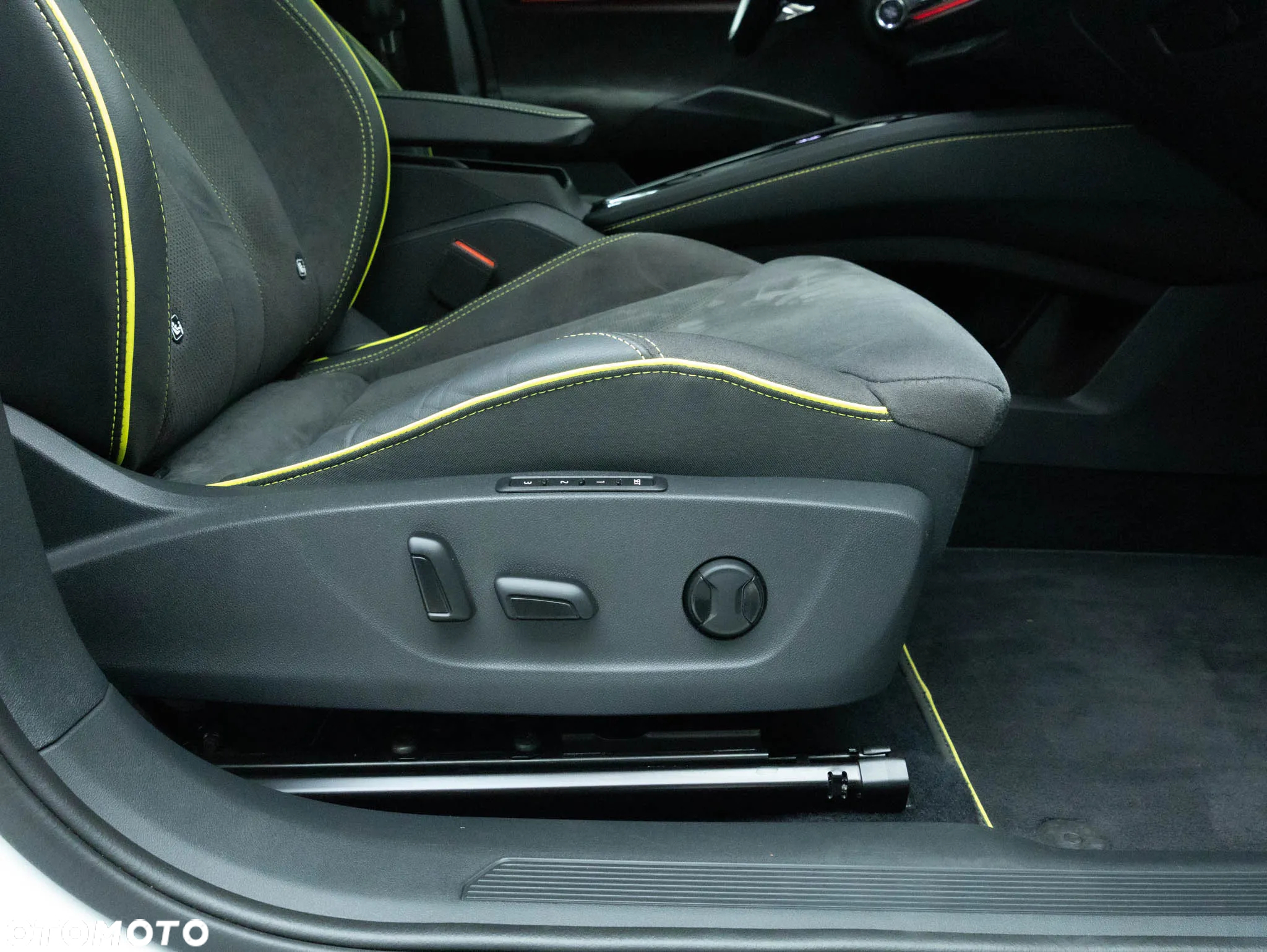Skoda Enyaq RS 82kWh Maxx - 35