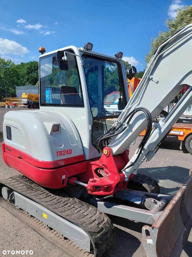 Takeuchi TB240 - 7