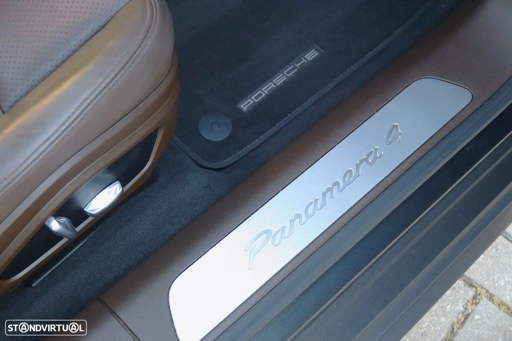 Porsche Panamera 4 E-Hybrid - 38