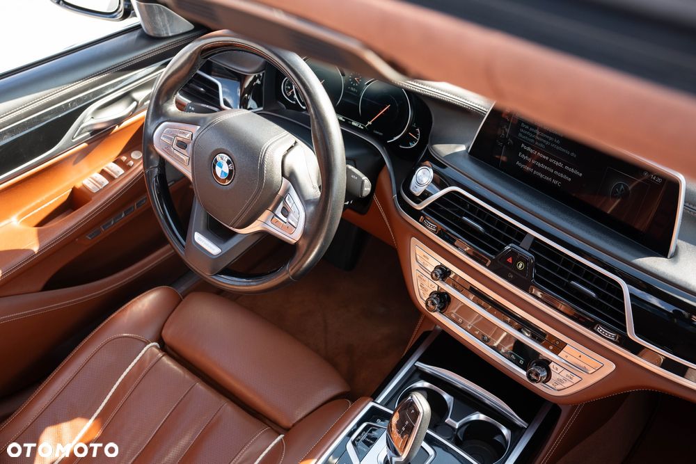 BMW Seria 7 750Li xDrive - 27