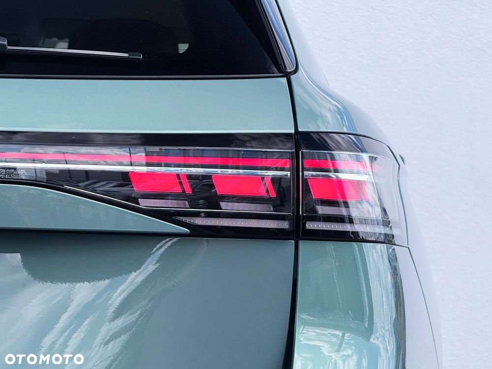 Volkswagen Passat Variant 2.0 TDI SCR DSG Elegance - 12