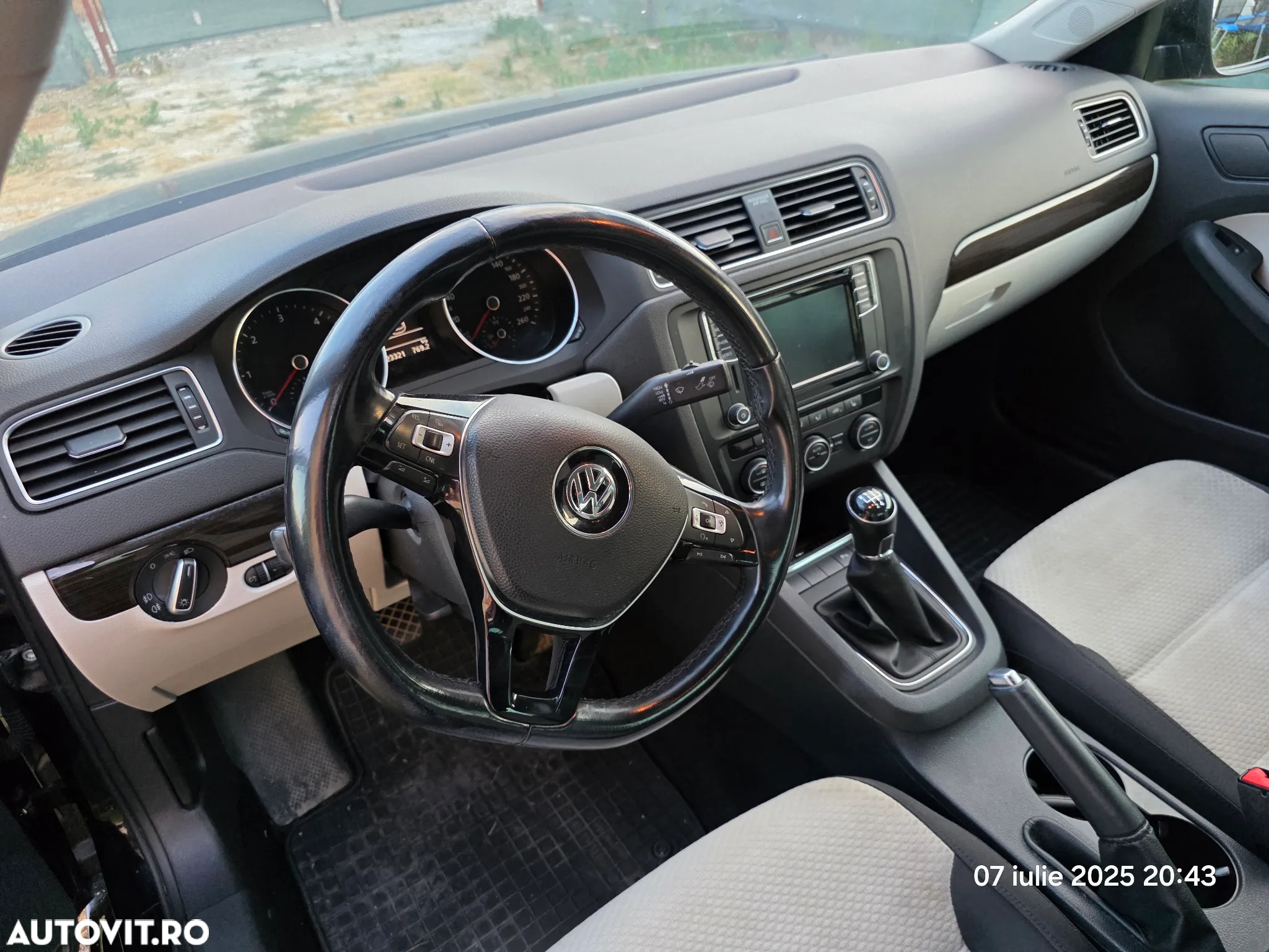 Volkswagen Jetta 2.0 TDI Comfortline - 12
