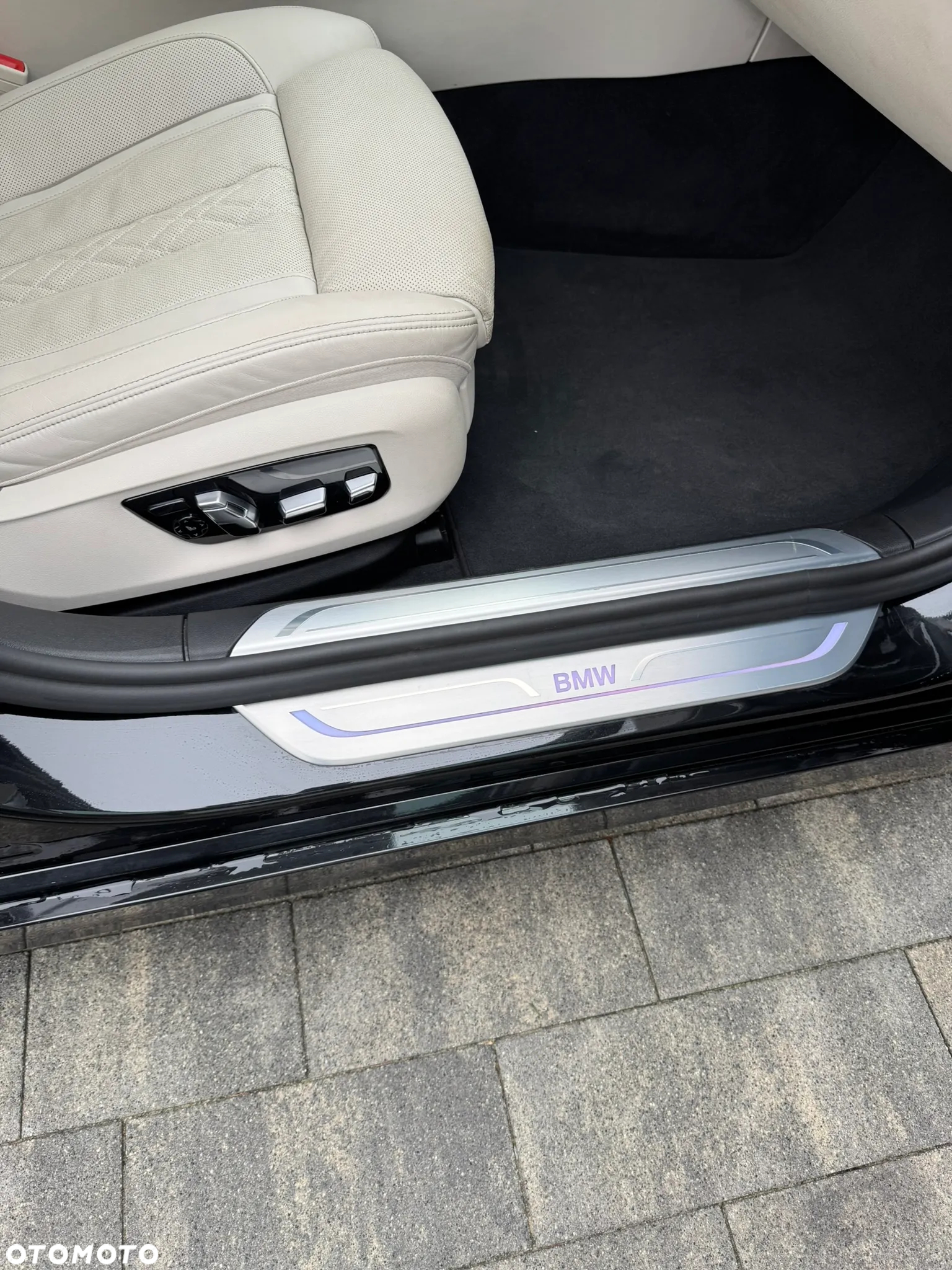 BMW Seria 7 750i xDrive - 14