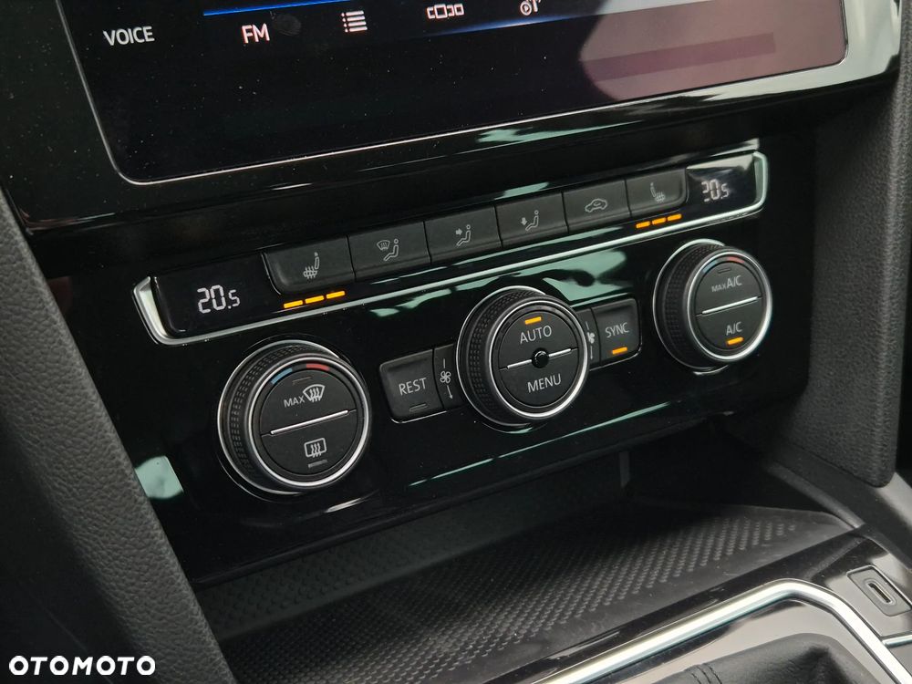 Volkswagen Passat 2.0 TSI Business DSG - 11