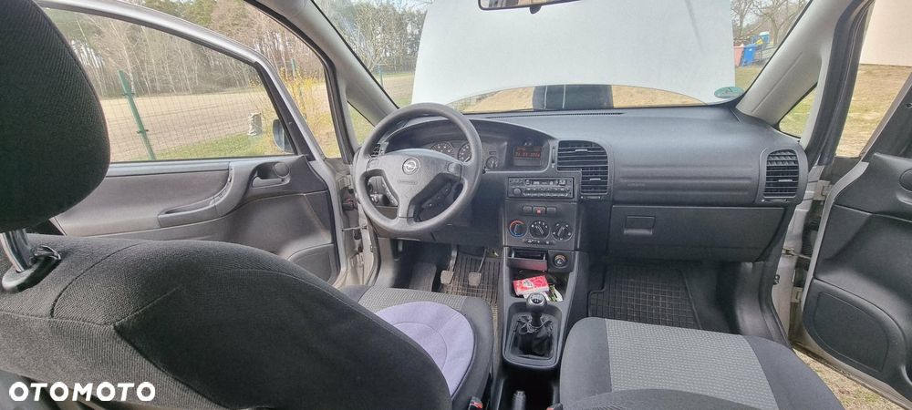 Opel Zafira 1.6 16V Comfort - 9