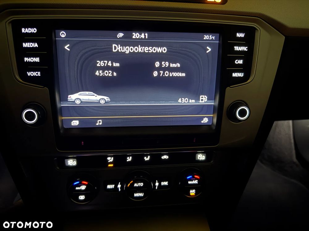 Volkswagen Passat - 27