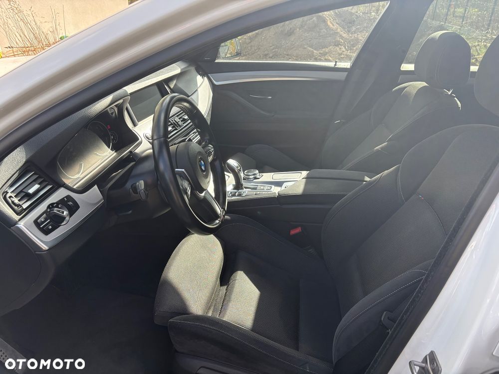 BMW Seria 5 525d xDrive - 16