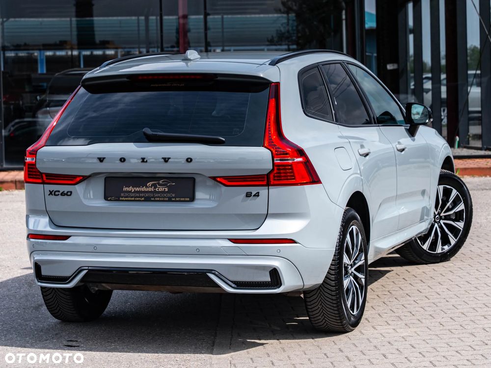 Volvo XC 60 B4 B Plus Dark - 3