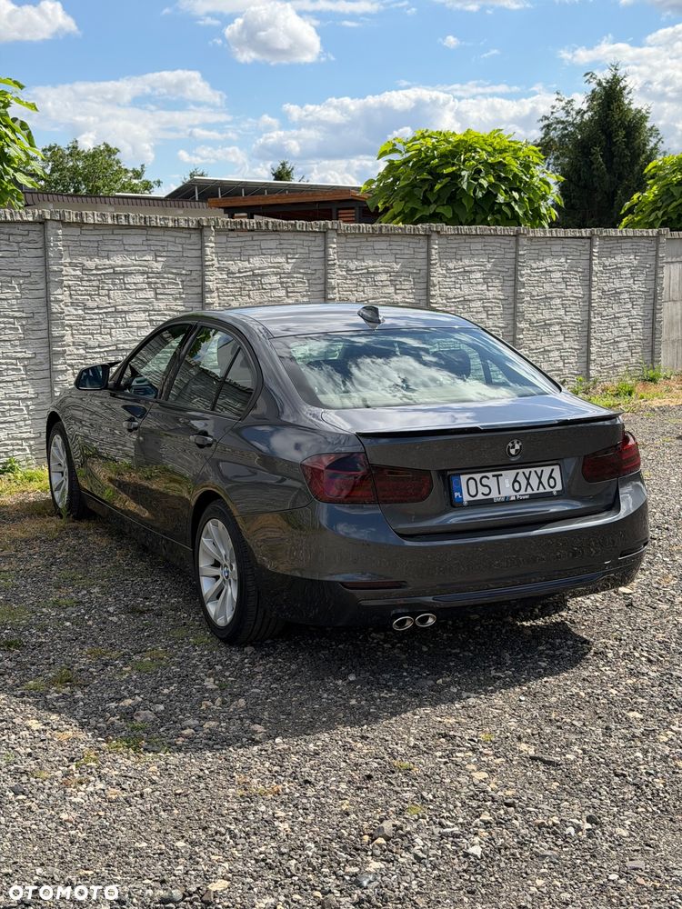 BMW Seria 3 320d - 10