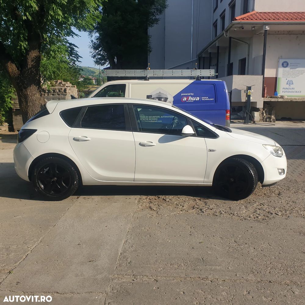 Opel Astra 2.0 CDTI Automatik Enjoy - 2