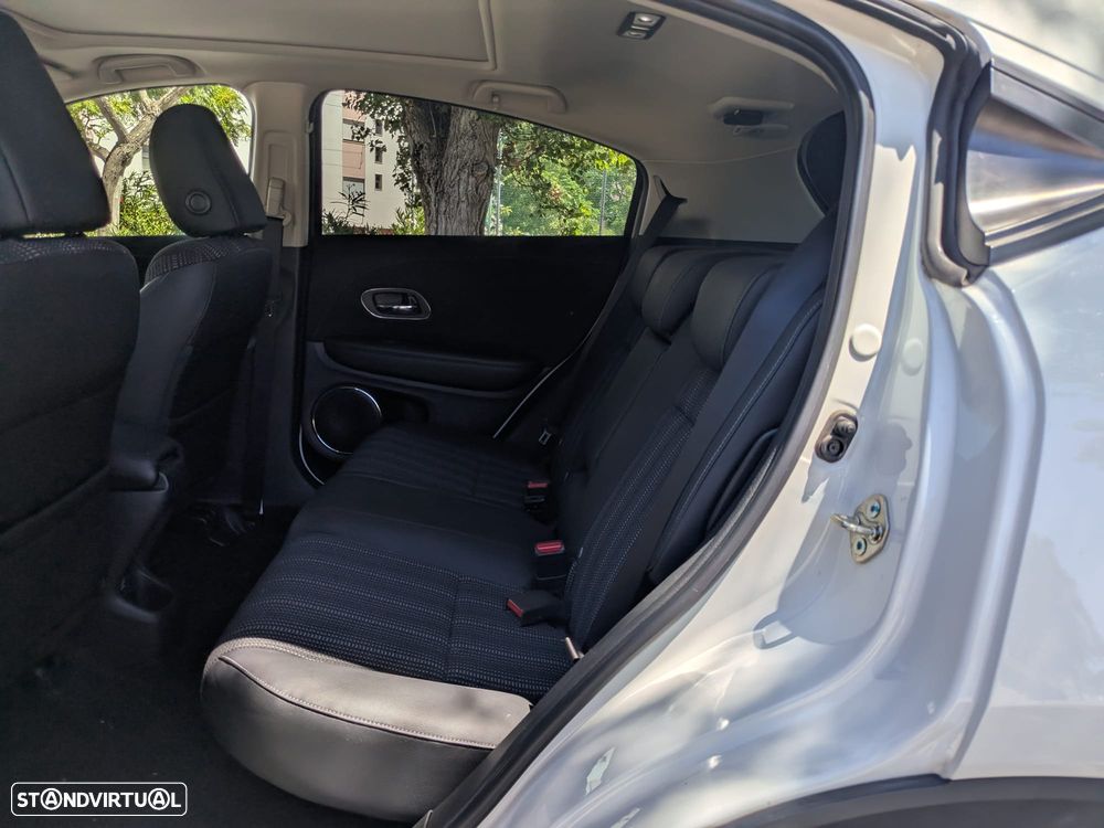 Honda HR-V 1.5 i-VTEC Executive CVT - 22