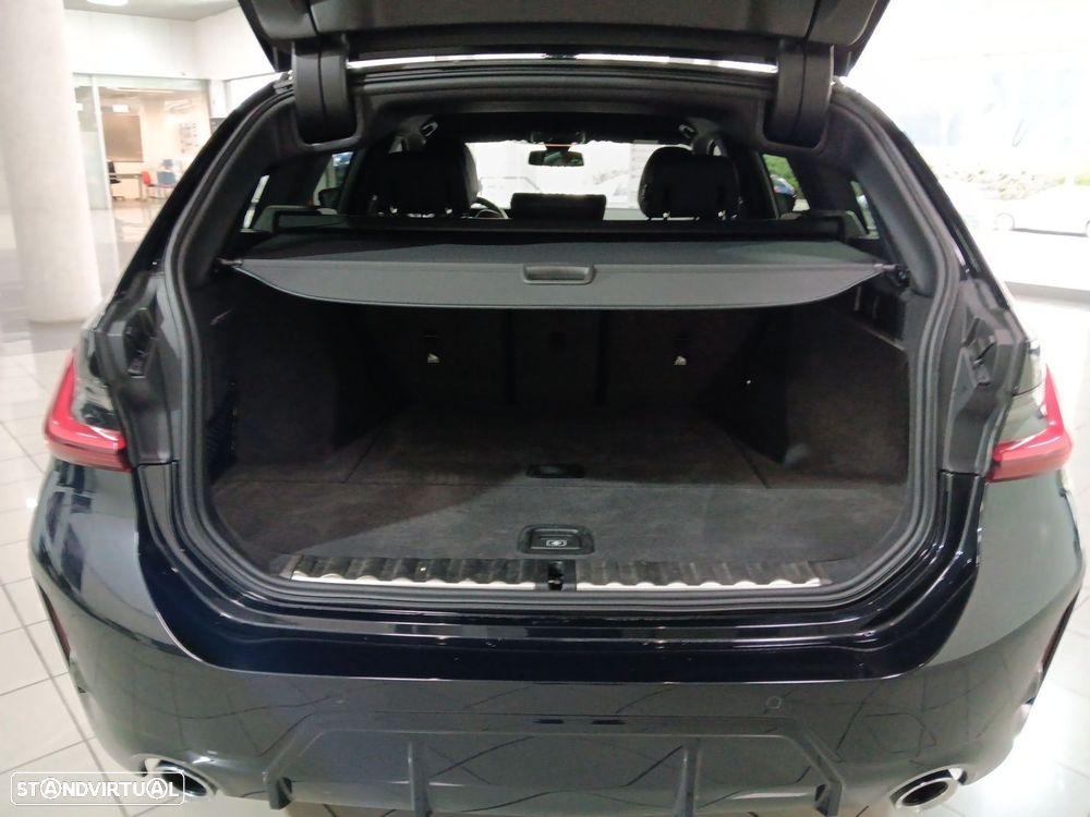 BMW 320 d Pack Desportivo M Auto - 23