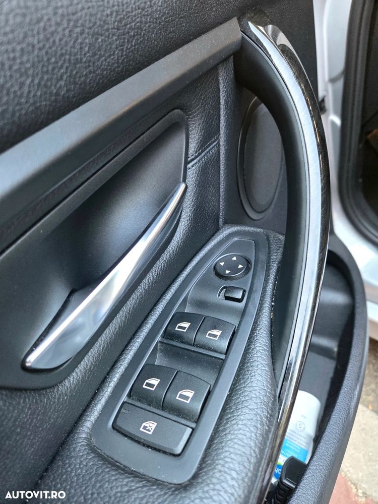 BMW Seria 3 320d Touring Aut. Efficient Dynamics Edition Blue Perf. Luxury Line - 16