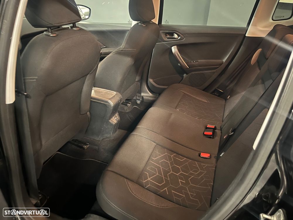 Peugeot 2008 1.2 PureTech Allure - 16
