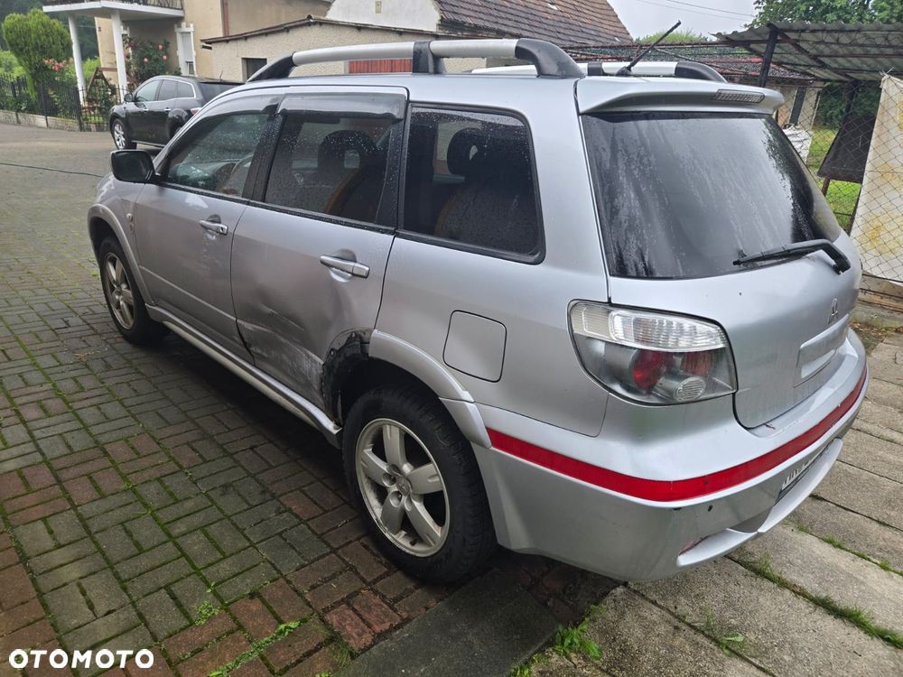Mitsubishi Outlander - 4