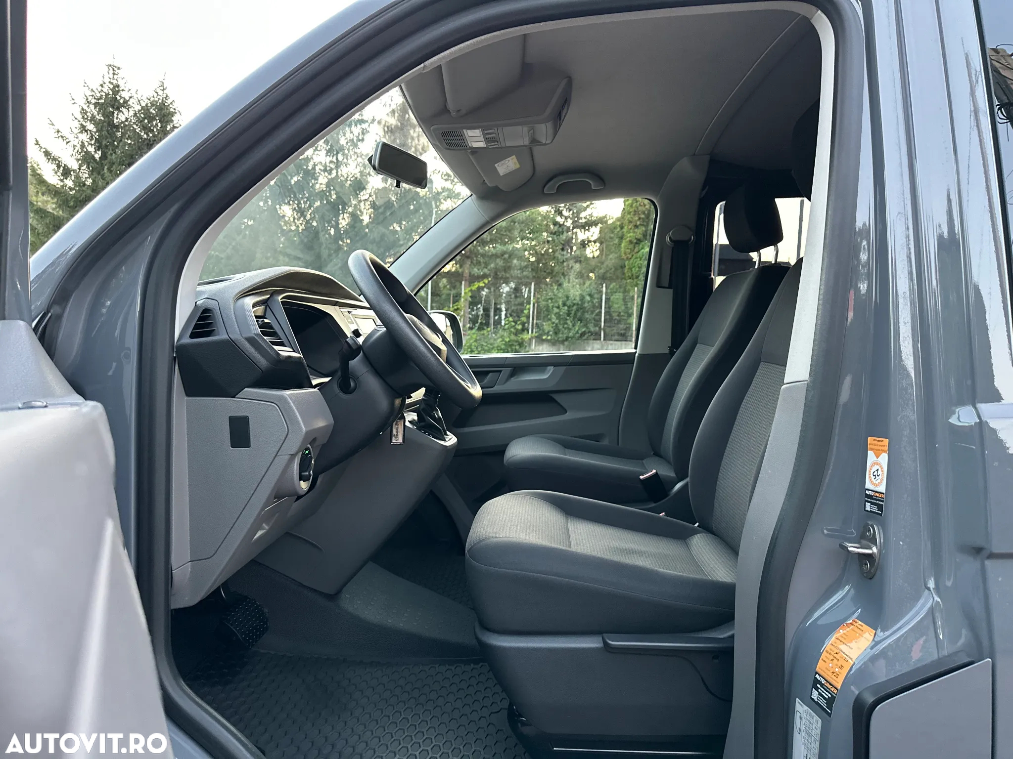 Volkswagen Caravelle - 16