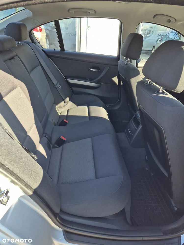 BMW Seria 3 318i - 12