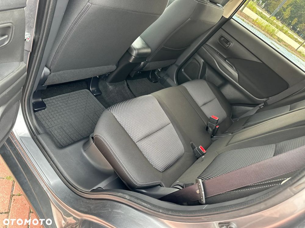 Mitsubishi Outlander 2.0 2WD SUV-Star - 15