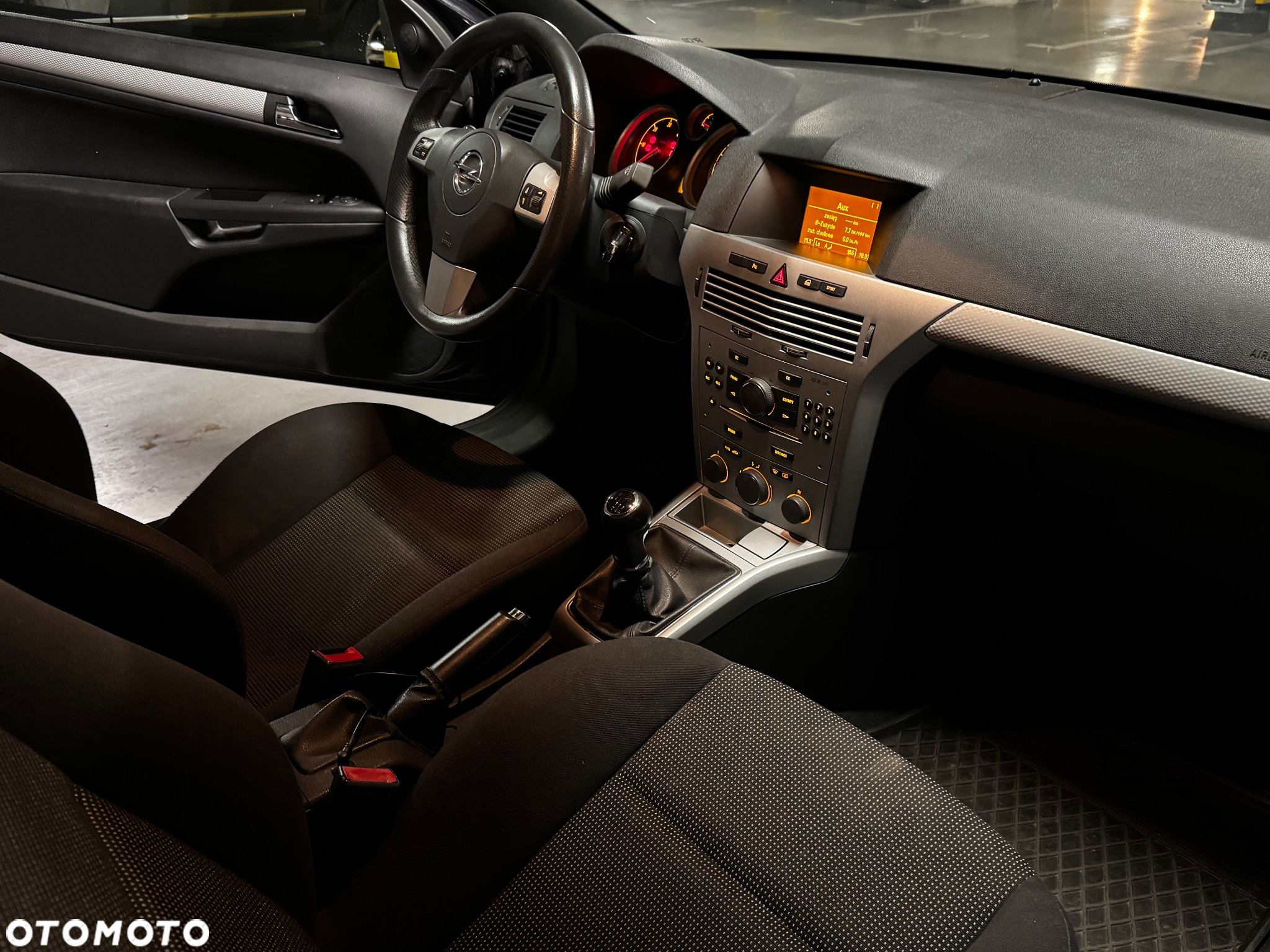 Opel Astra III GTC 1.7 CDTI Sport - 11