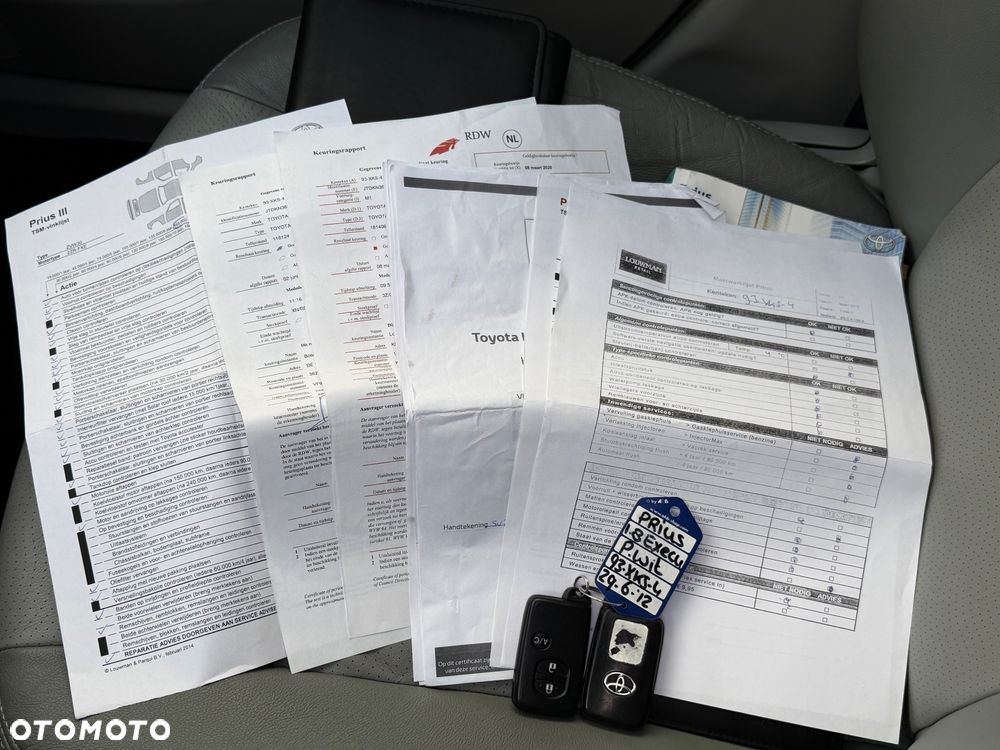 Toyota Prius 1.8 HSD Premium - 34