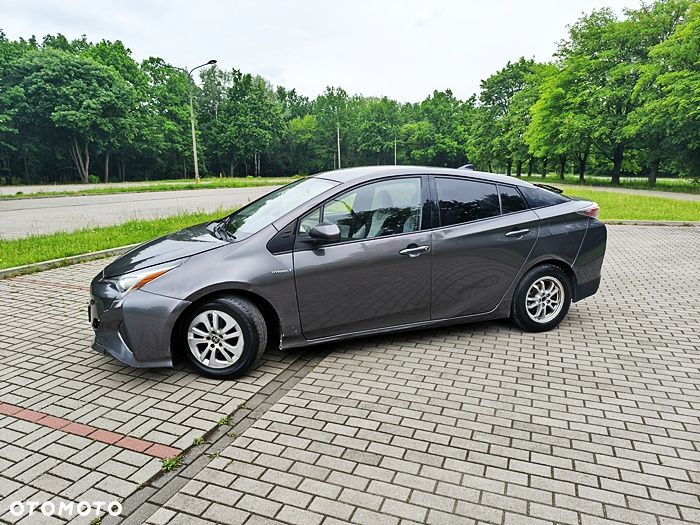 Toyota Prius - 4