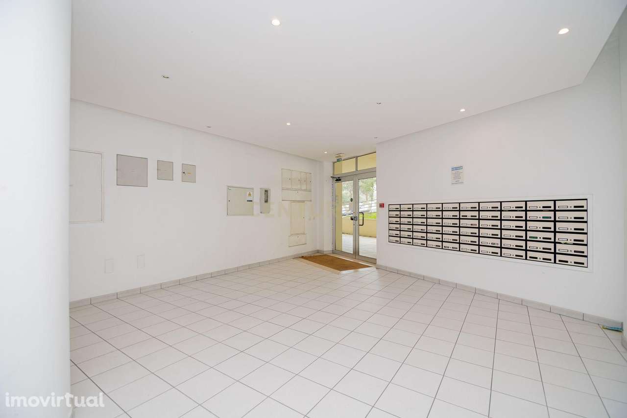 NÃO PERCA ESTA GRANDE OPORTUNIDADE! APARTAMENTO T1 MODERNO E ESPAÇOSO - Grande imagem: 2/17