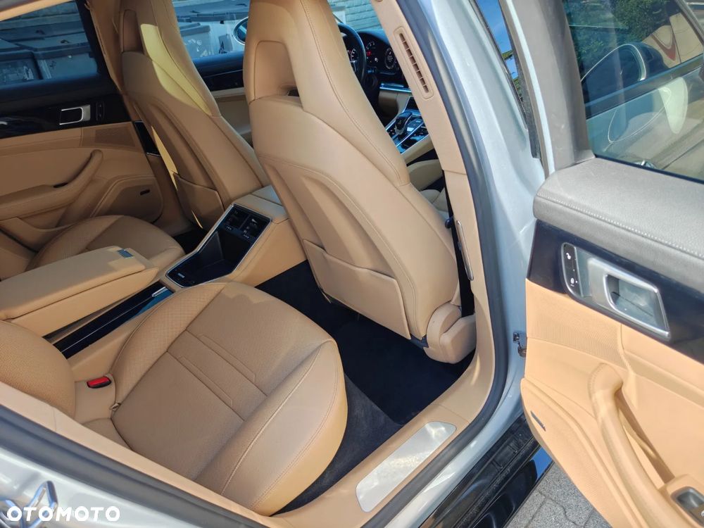 Porsche Panamera 4 - 17