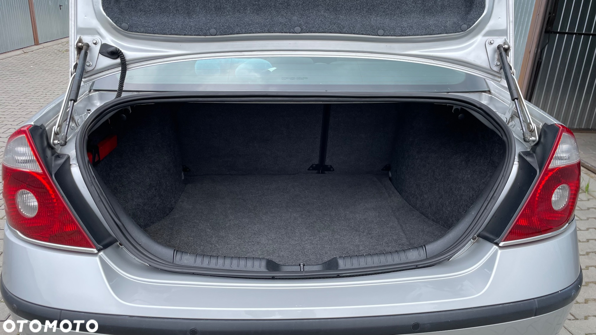 Ford Mondeo 1.8 Ghia - 24