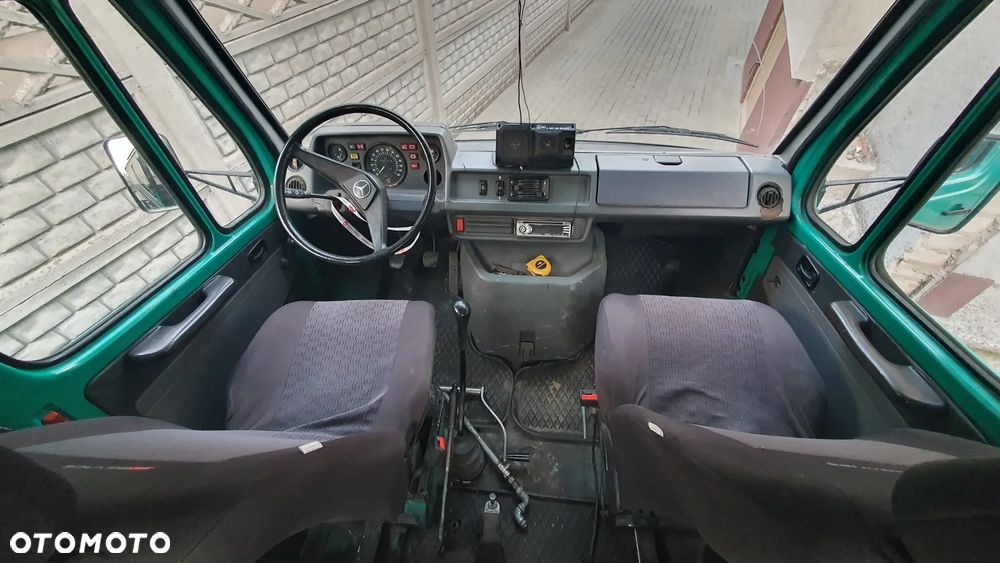 Mercedes-Benz 410 - 34