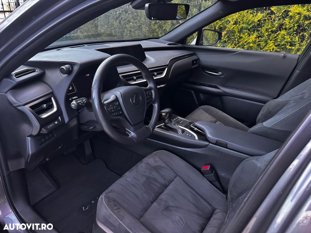 Lexus UX - 7