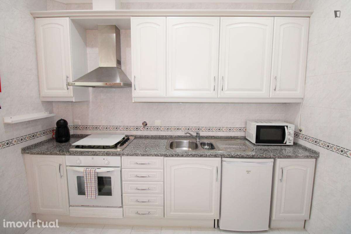 Apartamento com 2 quartos - localizado em Sete Rios Lisbon - Grande imagem: 2/9