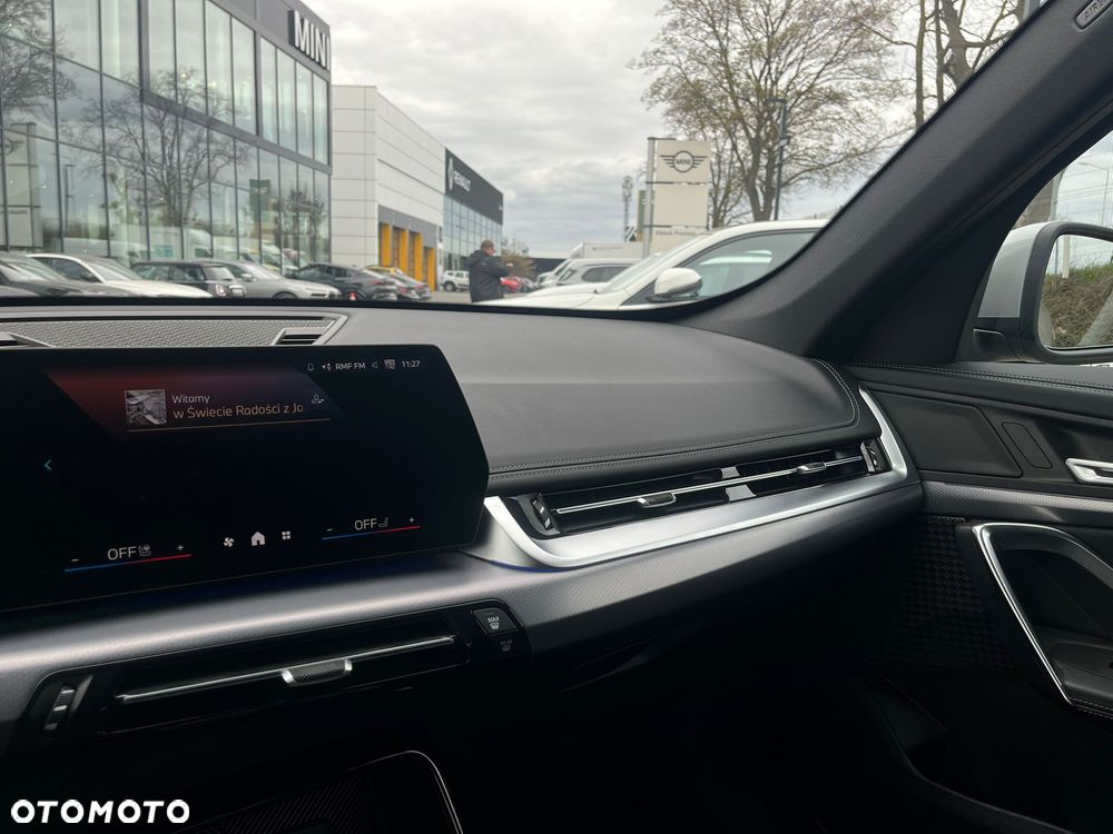 BMW iX1 xDrive30 - 16