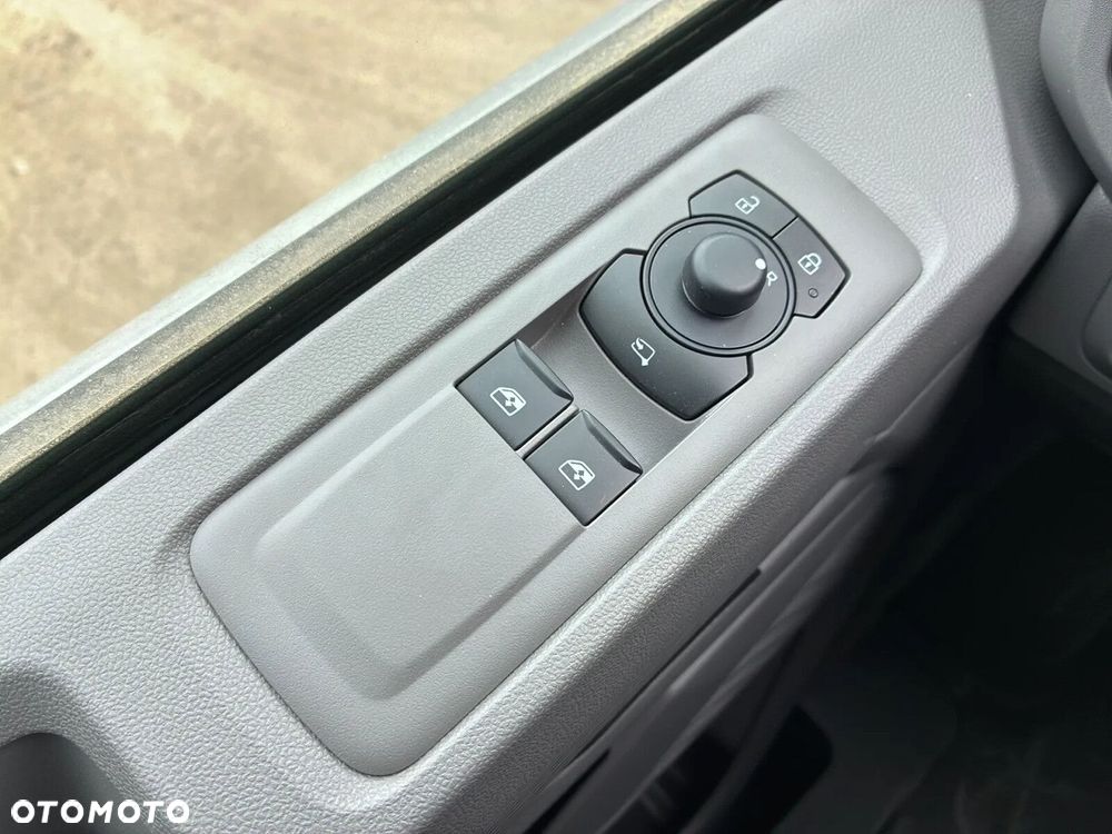 Volkswagen Transporter Kombi L2H1 M1 - 34