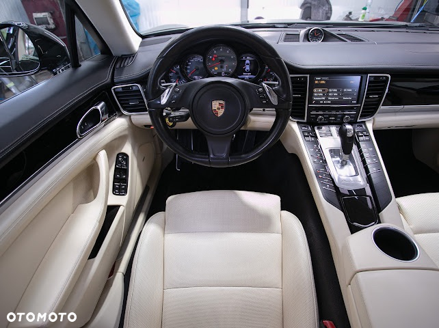 Porsche Panamera S - 11