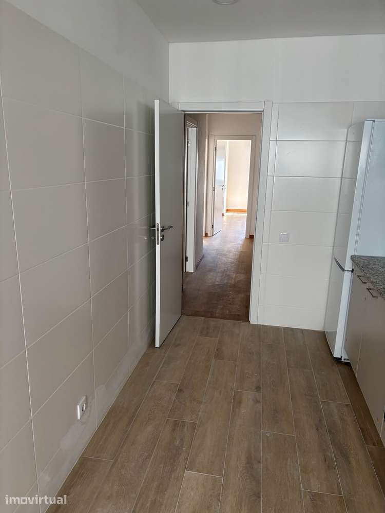 T2 Remodelado C/ ou S/ Mobília Ao Ano - Grande imagem: 3/10