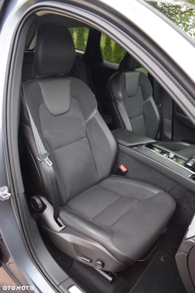 Volvo XC 60 B4 D Momentum Pro - 12