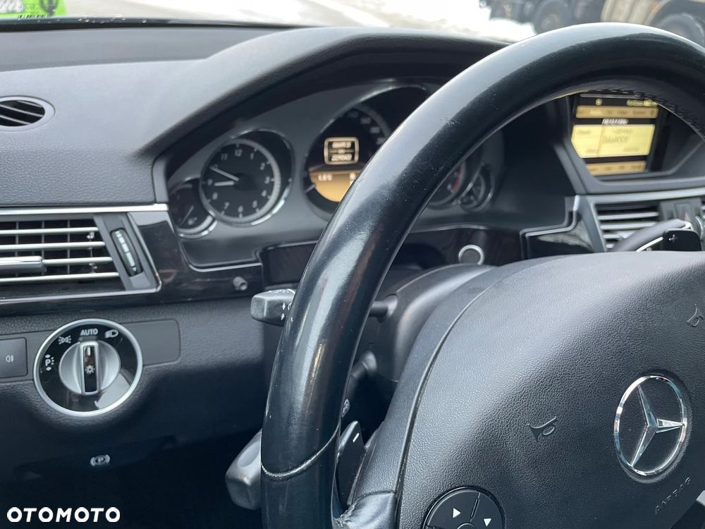 Mercedes-Benz Klasa E 200 CGI BlueEFFICIENCY Automatik Avantgarde - 27