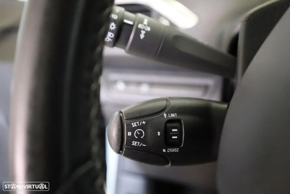 Peugeot 208 1.2 PureTech Allure EAT6 - 37