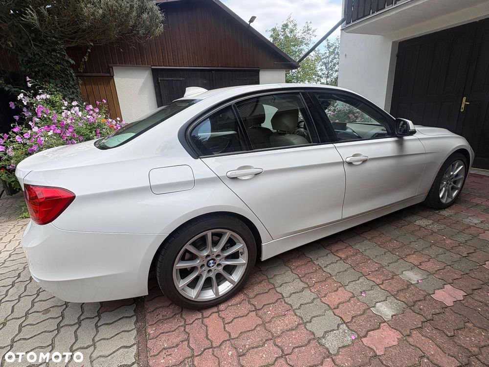 BMW Seria 3 328i - 3