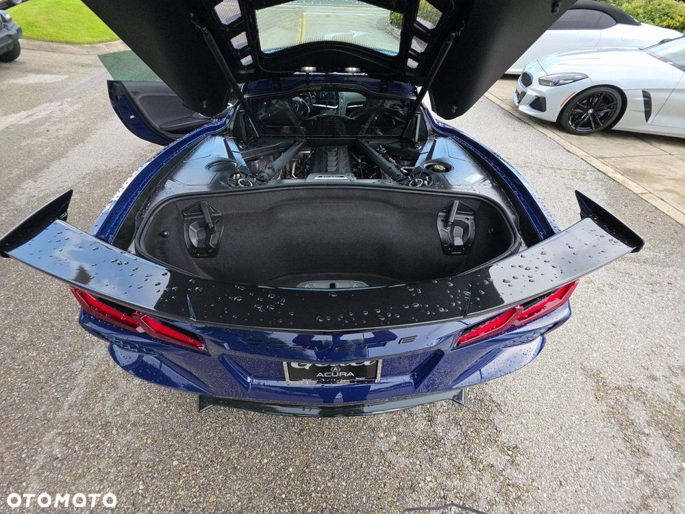 Chevrolet Corvette - 14
