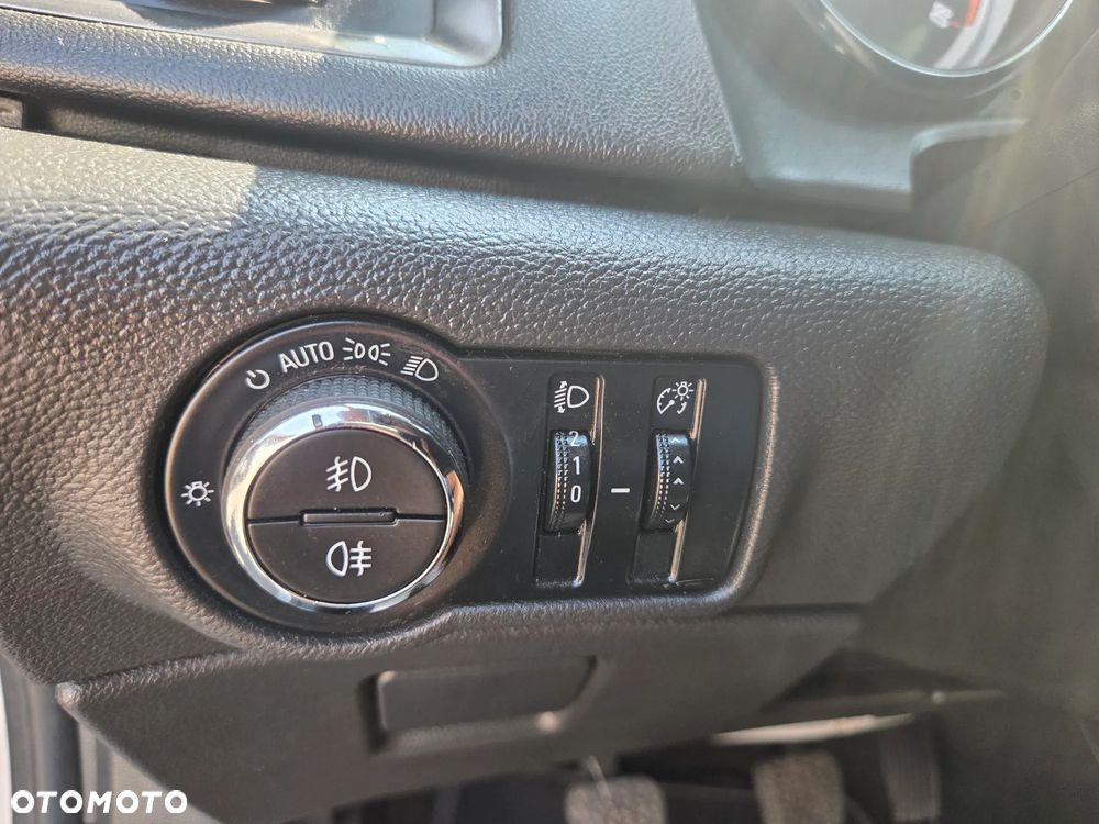 Opel Astra 1.4 Turbo Style - 24