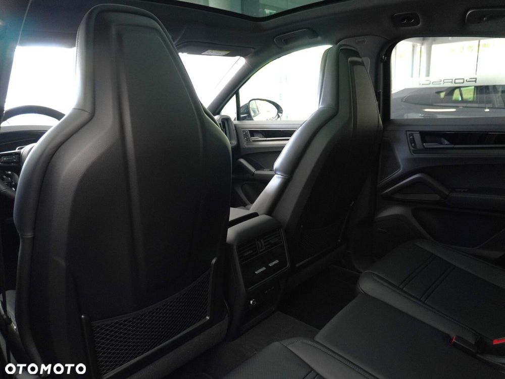 Porsche Cayenne E-Hybrid PHEV Black Edition - 33