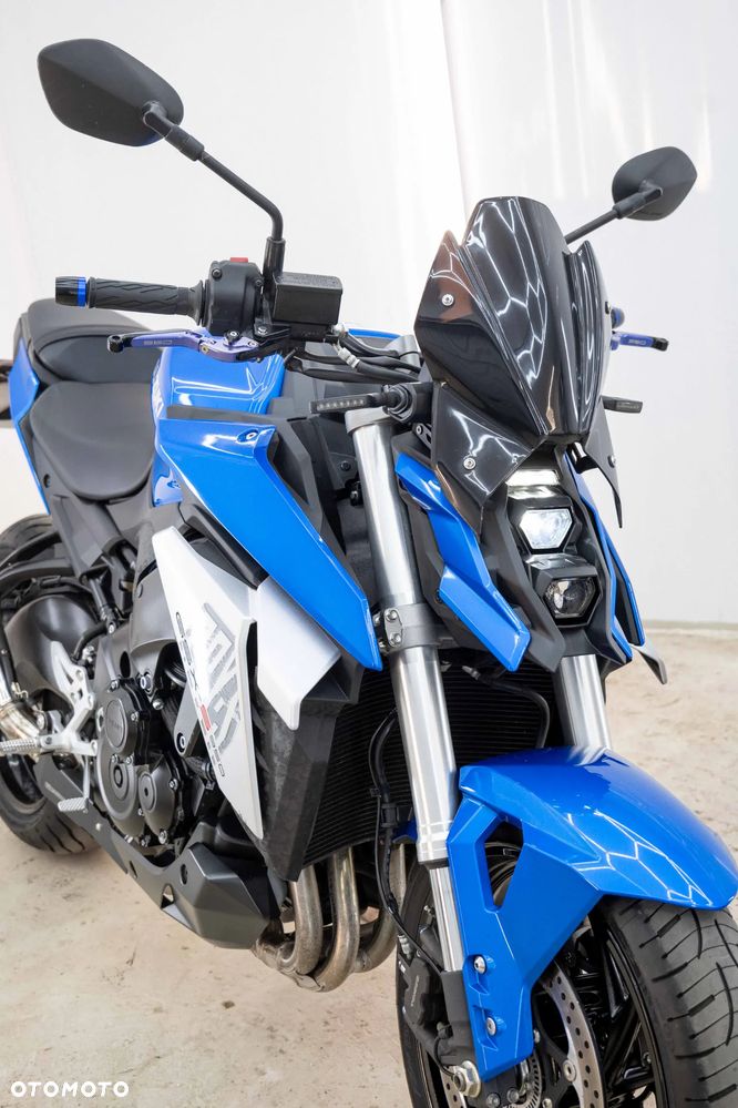Suzuki GSX - 11