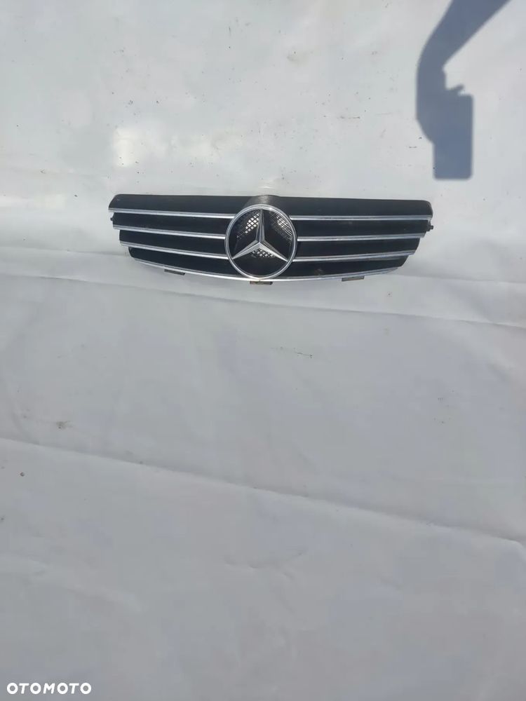 MERCEDES CLK W209 GRILL ATRAPA A2098800023 - 1